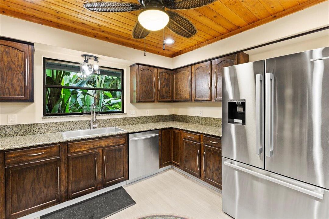 На продажу: $799,000 (4 спален, 2 ванн, 2402 Квадратных фут)