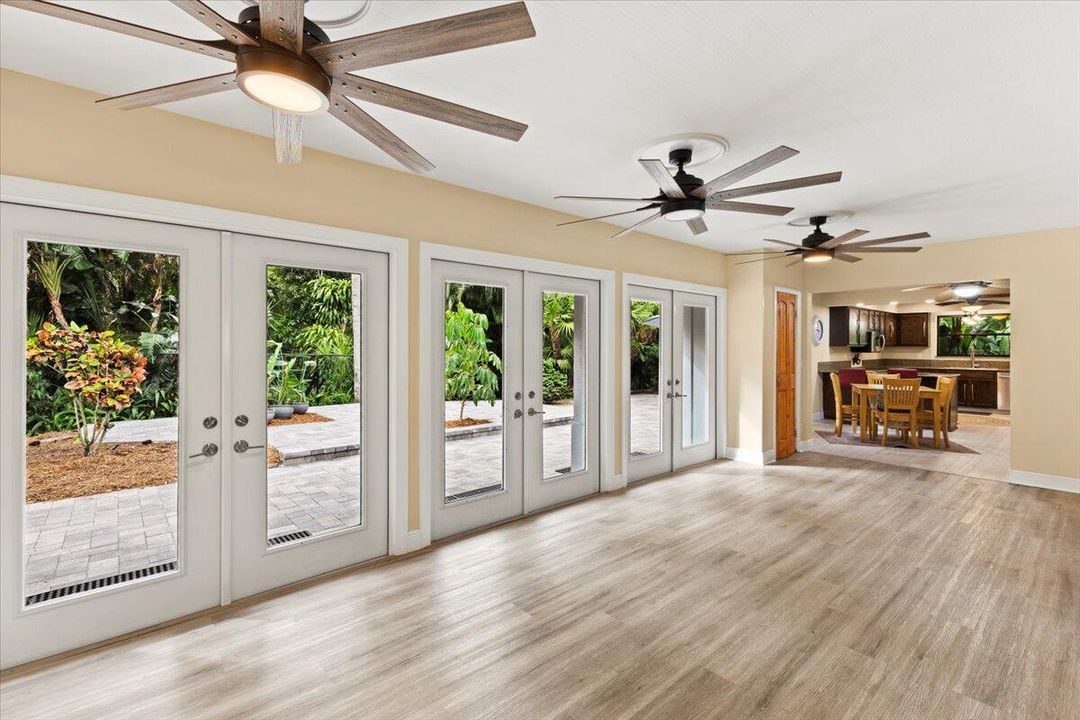 На продажу: $799,000 (4 спален, 2 ванн, 2402 Квадратных фут)