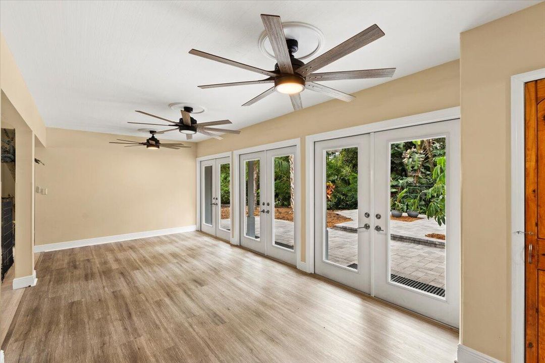 На продажу: $799,000 (4 спален, 2 ванн, 2402 Квадратных фут)