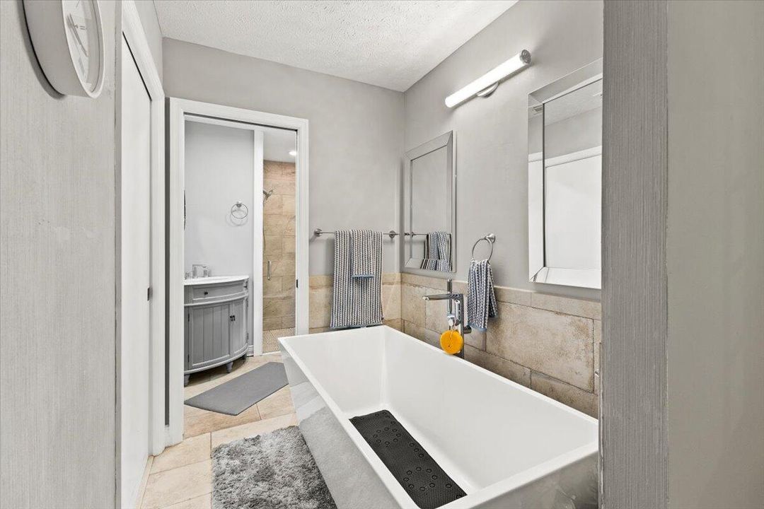 На продажу: $799,000 (4 спален, 2 ванн, 2402 Квадратных фут)