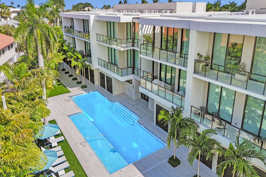 For Sale: $2,549,000 (3 beds, 3 baths, 1978 Square Feet)