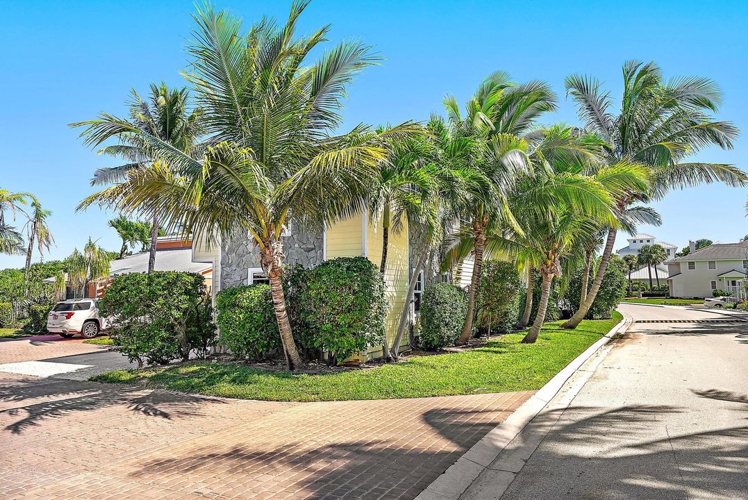 For Sale: $900,000 (4 beds, 2 baths, 2230 Square Feet)