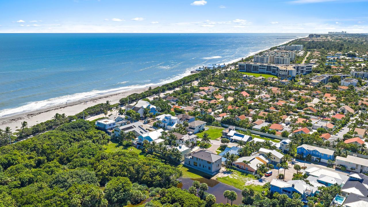 For Sale: $900,000 (4 beds, 2 baths, 2230 Square Feet)