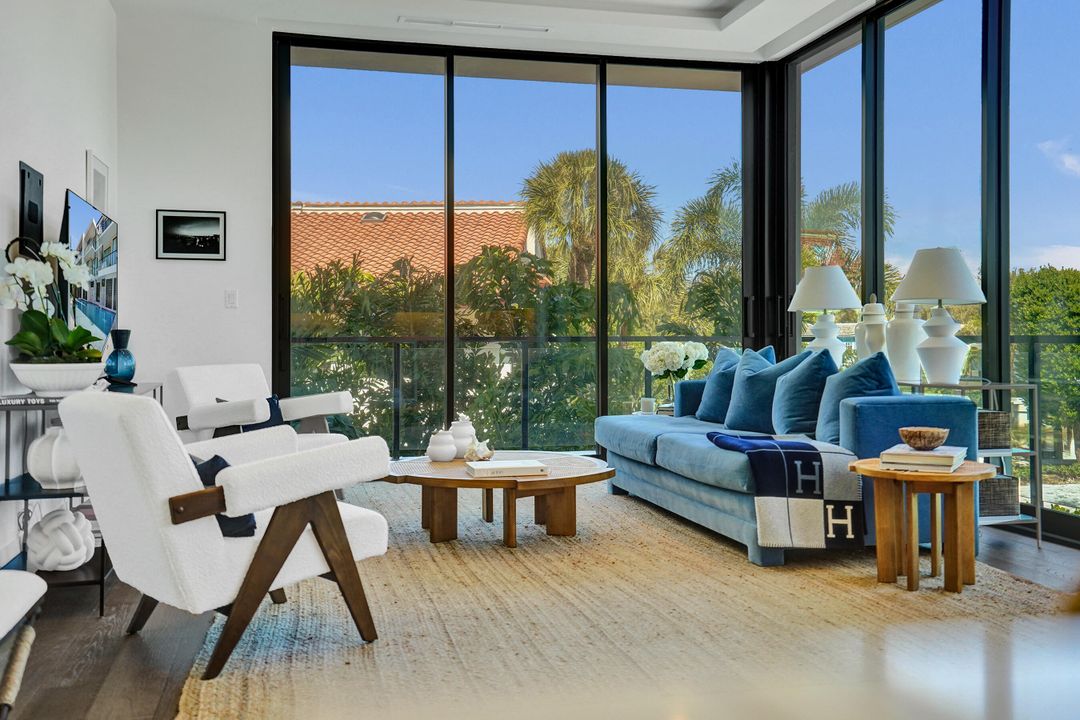 For Sale: $2,549,000 (3 beds, 3 baths, 1978 Square Feet)