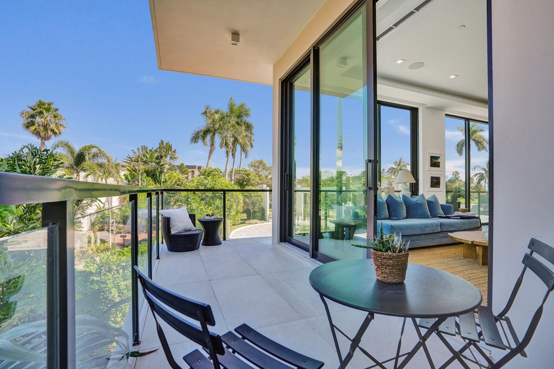 For Sale: $2,549,000 (3 beds, 3 baths, 1978 Square Feet)