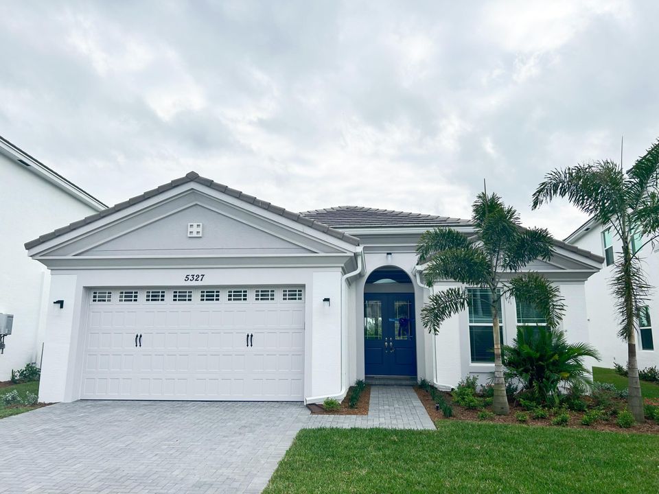 出租: $3,100 (3 贝兹, 3 浴室, 2042 平方英尺)