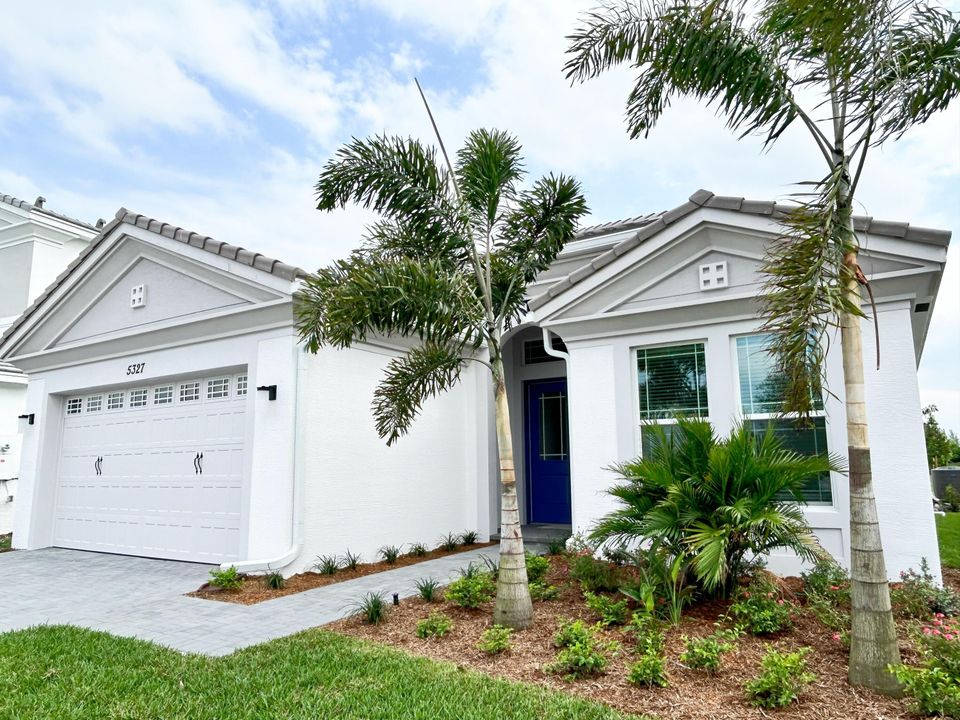 出租: $3,100 (3 贝兹, 3 浴室, 2042 平方英尺)