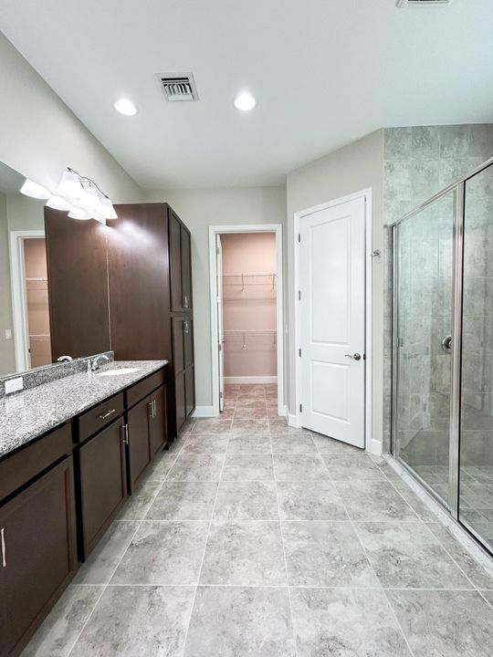 出租: $3,100 (3 贝兹, 3 浴室, 2042 平方英尺)