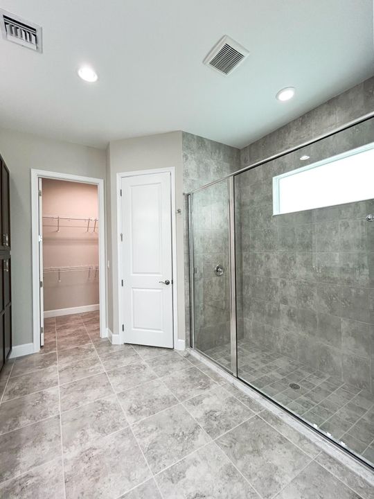 出租: $3,100 (3 贝兹, 3 浴室, 2042 平方英尺)