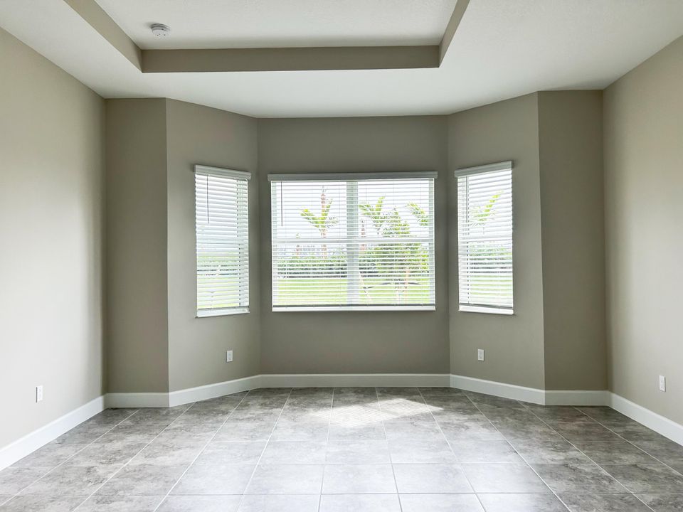 出租: $3,100 (3 贝兹, 3 浴室, 2042 平方英尺)