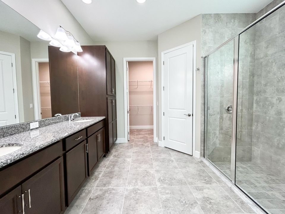 出租: $3,100 (3 贝兹, 3 浴室, 2042 平方英尺)