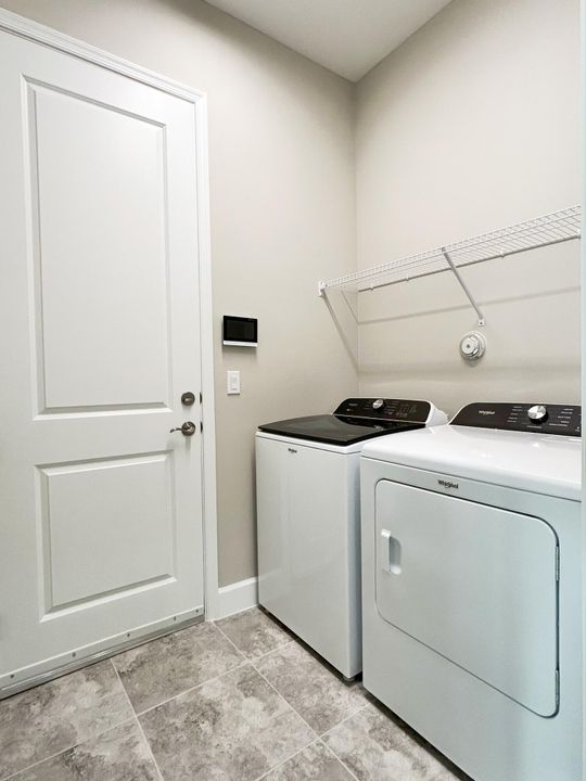 出租: $3,100 (3 贝兹, 3 浴室, 2042 平方英尺)