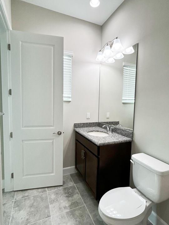 出租: $3,100 (3 贝兹, 3 浴室, 2042 平方英尺)