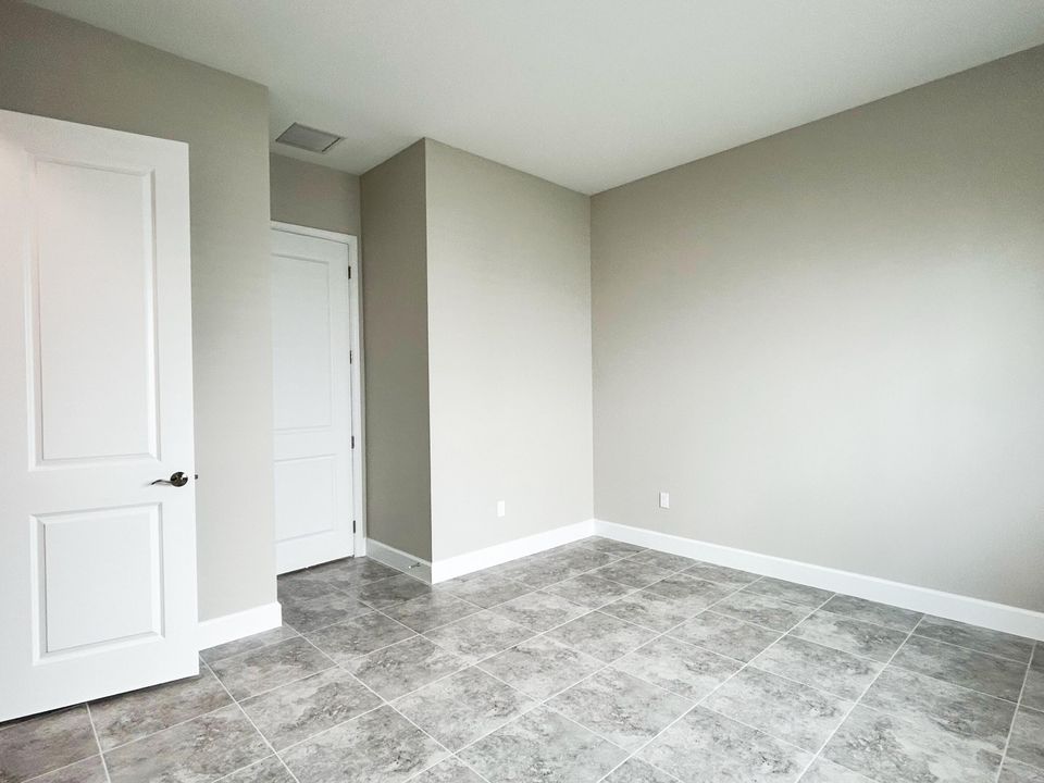 出租: $3,100 (3 贝兹, 3 浴室, 2042 平方英尺)