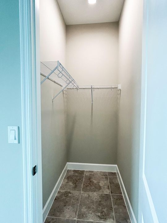 出租: $3,100 (3 贝兹, 3 浴室, 2042 平方英尺)