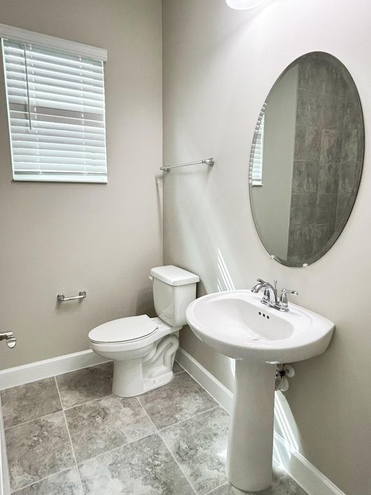 出租: $3,100 (3 贝兹, 3 浴室, 2042 平方英尺)