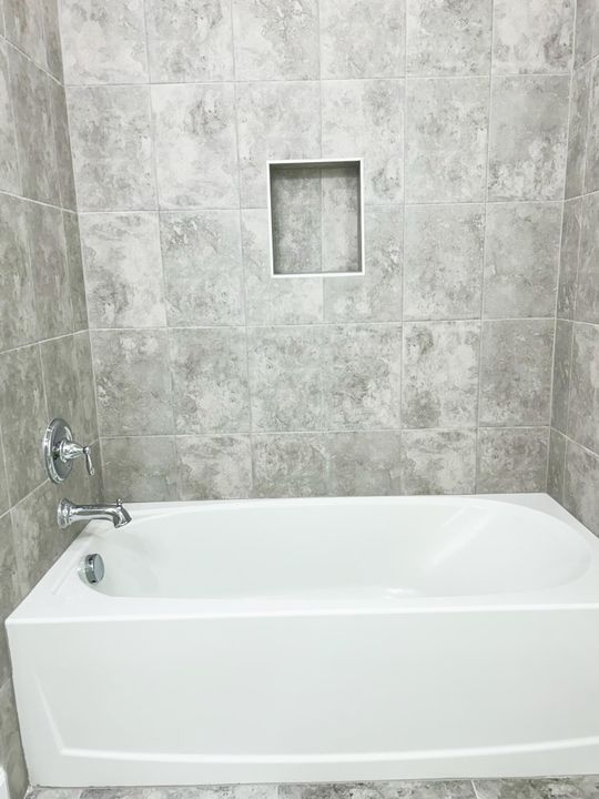 出租: $3,100 (3 贝兹, 3 浴室, 2042 平方英尺)