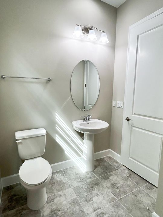 出租: $3,100 (3 贝兹, 3 浴室, 2042 平方英尺)