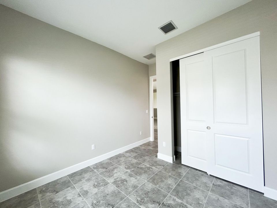 出租: $3,100 (3 贝兹, 3 浴室, 2042 平方英尺)