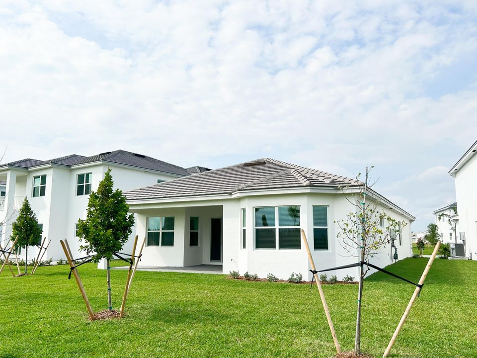 出租: $3,100 (3 贝兹, 3 浴室, 2042 平方英尺)