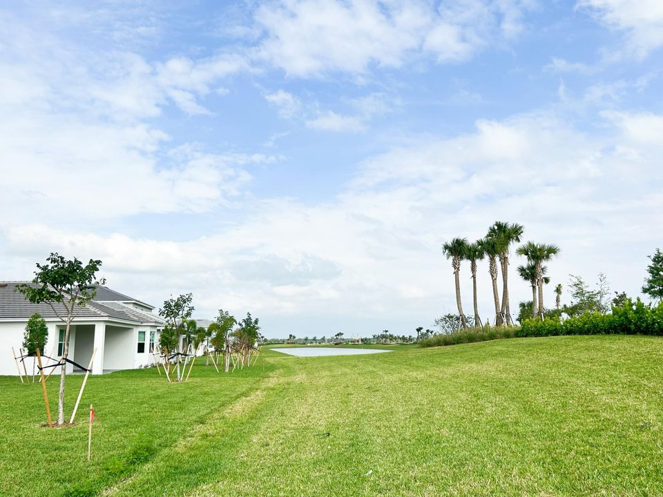 出租: $3,100 (3 贝兹, 3 浴室, 2042 平方英尺)