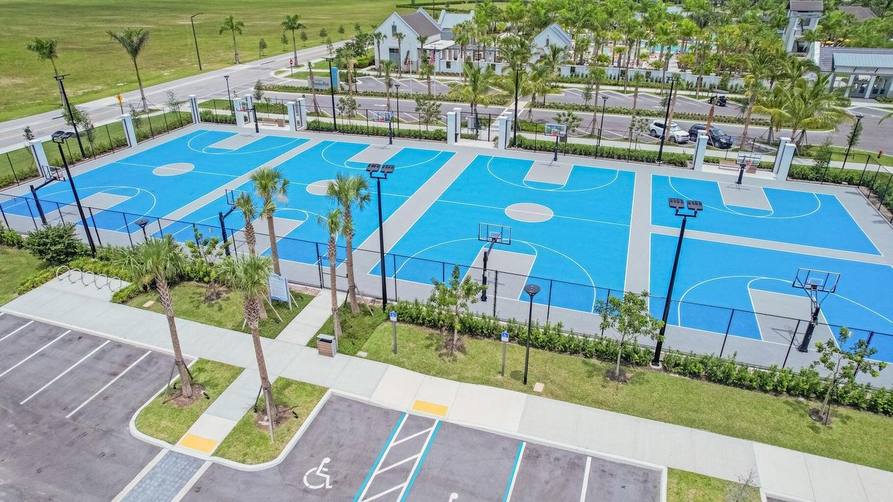 出租: $3,100 (3 贝兹, 3 浴室, 2042 平方英尺)