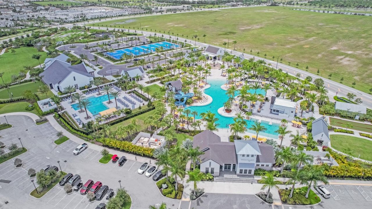 出租: $3,100 (3 贝兹, 3 浴室, 2042 平方英尺)