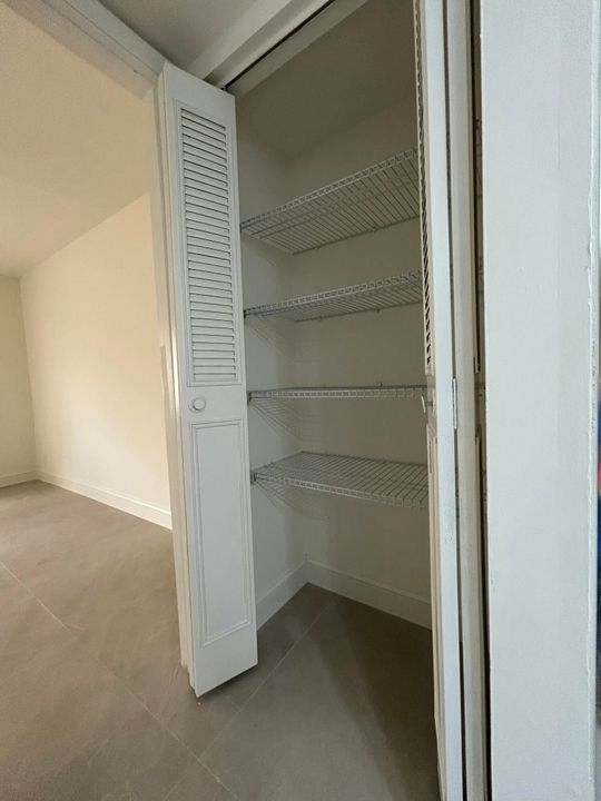 For Rent: $1,650 (2 beds, 1 baths, 810 Square Feet)