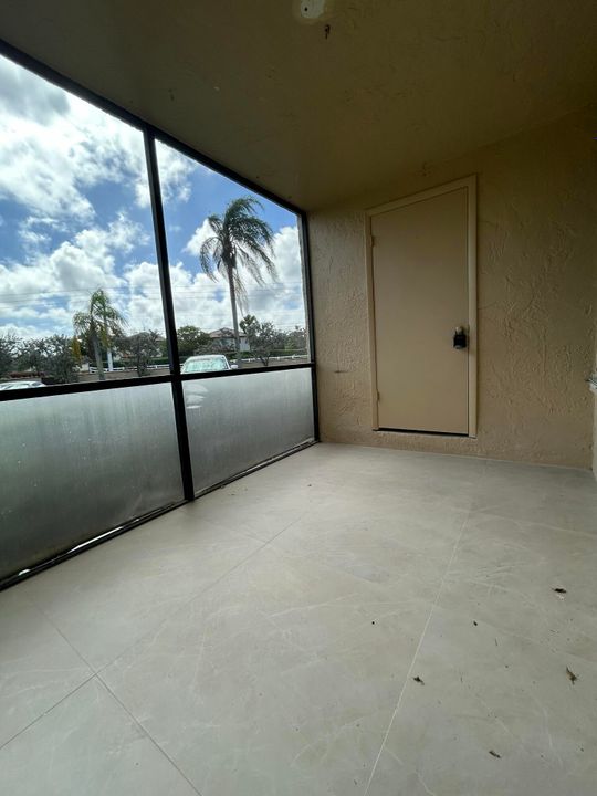 For Rent: $1,650 (2 beds, 1 baths, 810 Square Feet)