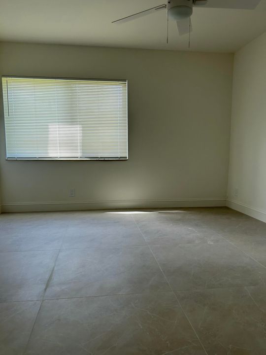 For Rent: $1,650 (2 beds, 1 baths, 810 Square Feet)