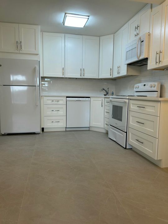 For Rent: $1,650 (2 beds, 1 baths, 810 Square Feet)
