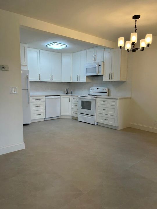 For Rent: $1,650 (2 beds, 1 baths, 810 Square Feet)