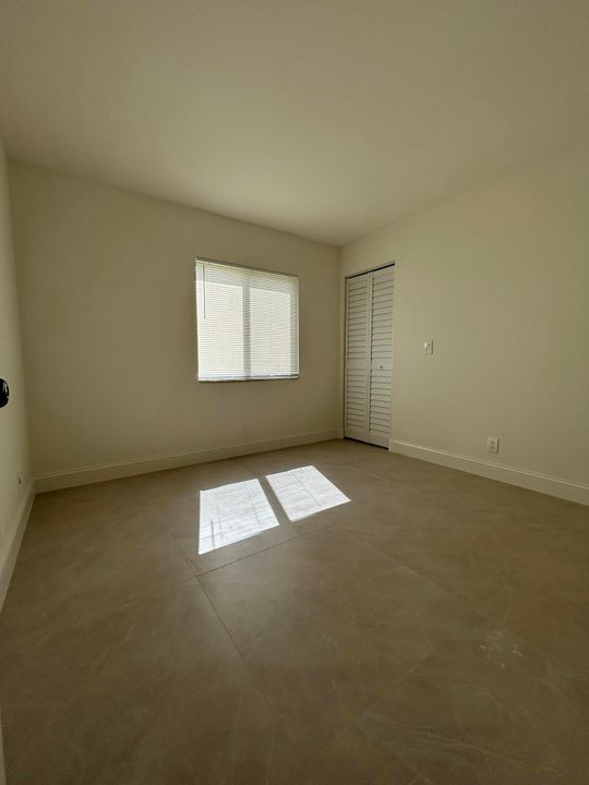 For Rent: $1,650 (2 beds, 1 baths, 810 Square Feet)