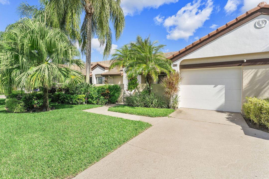 For Sale: $335,000 (2 beds, 2 baths, 1062 Square Feet)