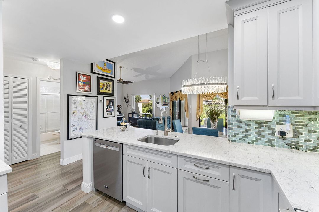 For Sale: $335,000 (2 beds, 2 baths, 1062 Square Feet)