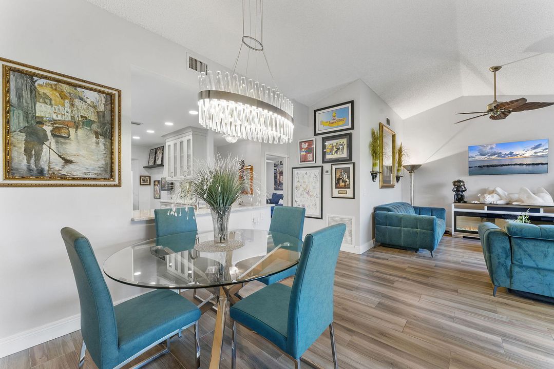 For Sale: $335,000 (2 beds, 2 baths, 1062 Square Feet)