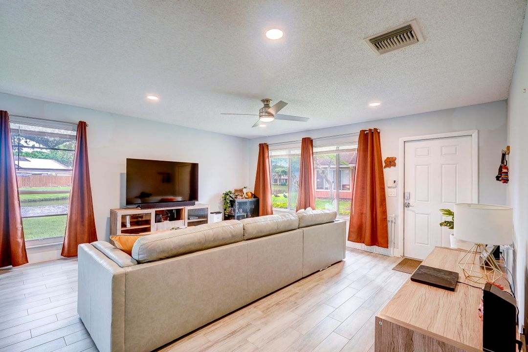 En Venta: $300,000 (3 camas, 2 baños, 1312 Pies cuadrados)