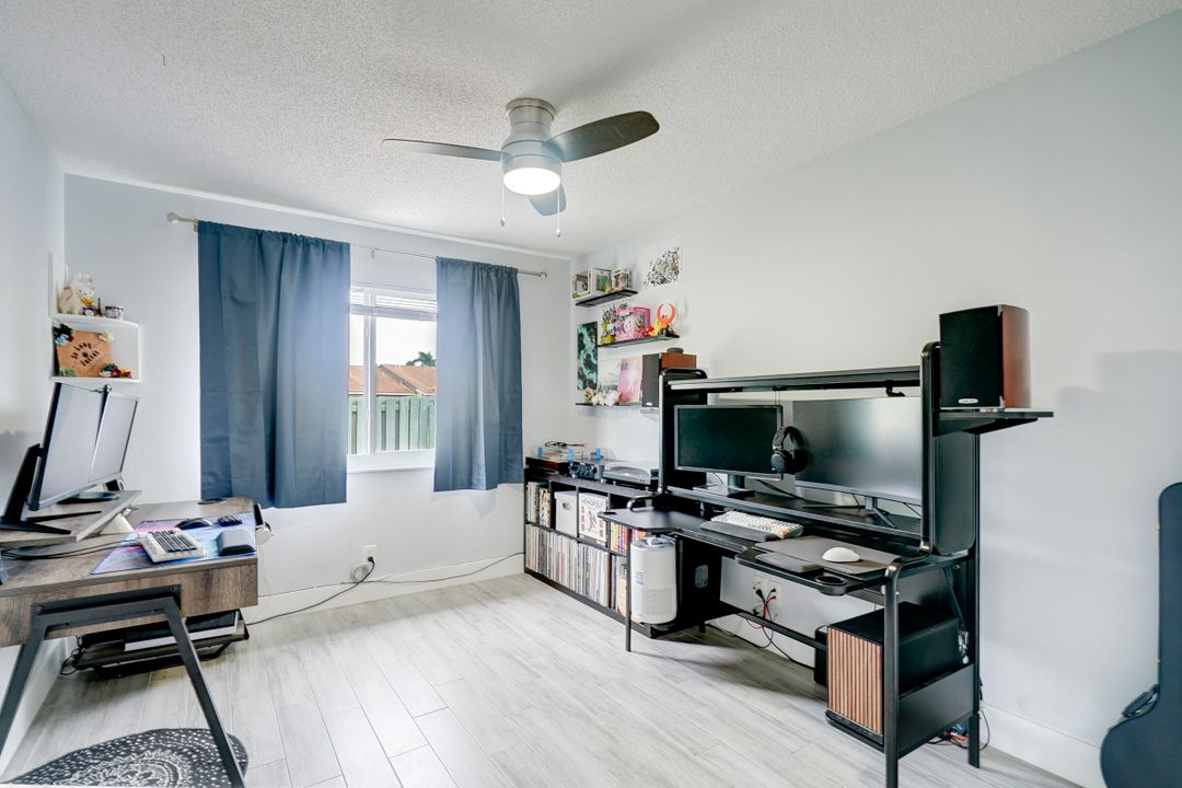 En Venta: $300,000 (3 camas, 2 baños, 1312 Pies cuadrados)