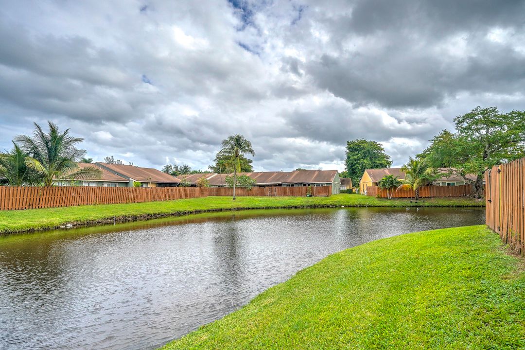 En Venta: $300,000 (3 camas, 2 baños, 1312 Pies cuadrados)