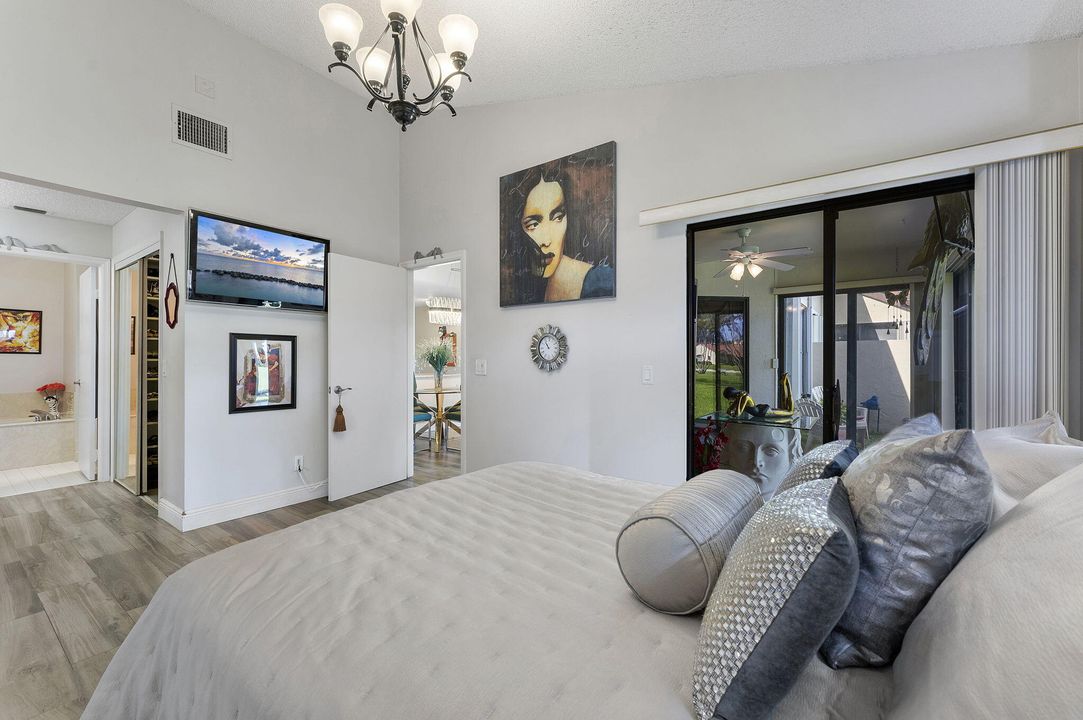 For Sale: $335,000 (2 beds, 2 baths, 1062 Square Feet)