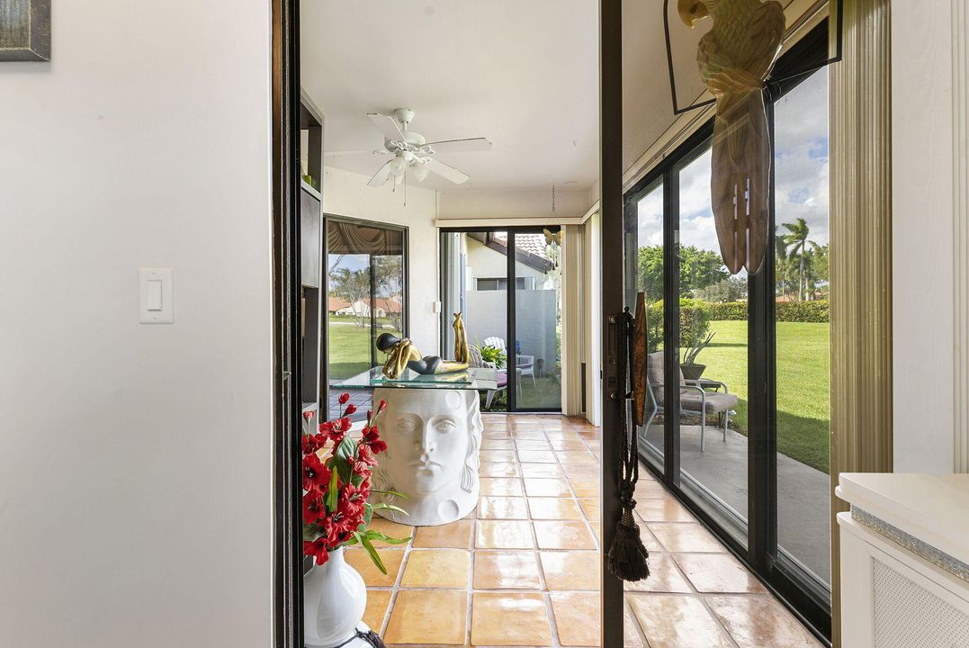 For Sale: $335,000 (2 beds, 2 baths, 1062 Square Feet)