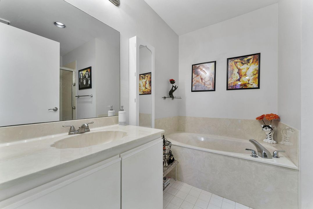 For Sale: $335,000 (2 beds, 2 baths, 1062 Square Feet)