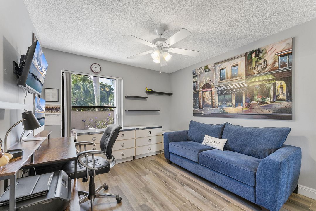 For Sale: $335,000 (2 beds, 2 baths, 1062 Square Feet)