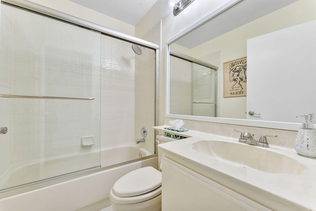 For Sale: $335,000 (2 beds, 2 baths, 1062 Square Feet)