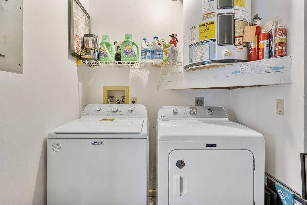 For Sale: $335,000 (2 beds, 2 baths, 1062 Square Feet)