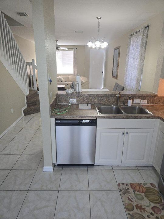 For Sale: $248,000 (3 beds, 2 baths, 1259 Square Feet)