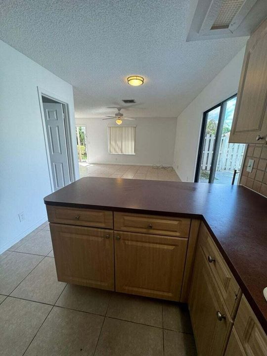 For Rent: $1,900 (2 beds, 2 baths, 1272 Square Feet)