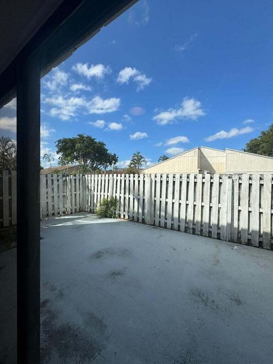 For Rent: $1,900 (2 beds, 2 baths, 1272 Square Feet)