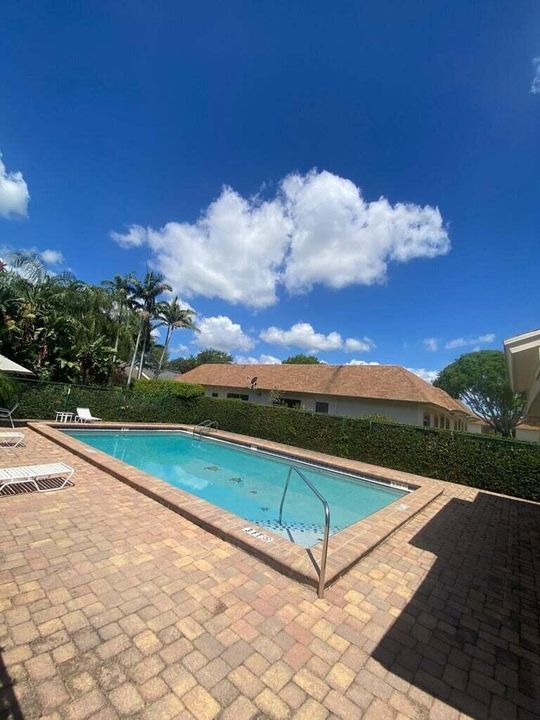 For Rent: $1,900 (2 beds, 2 baths, 1272 Square Feet)