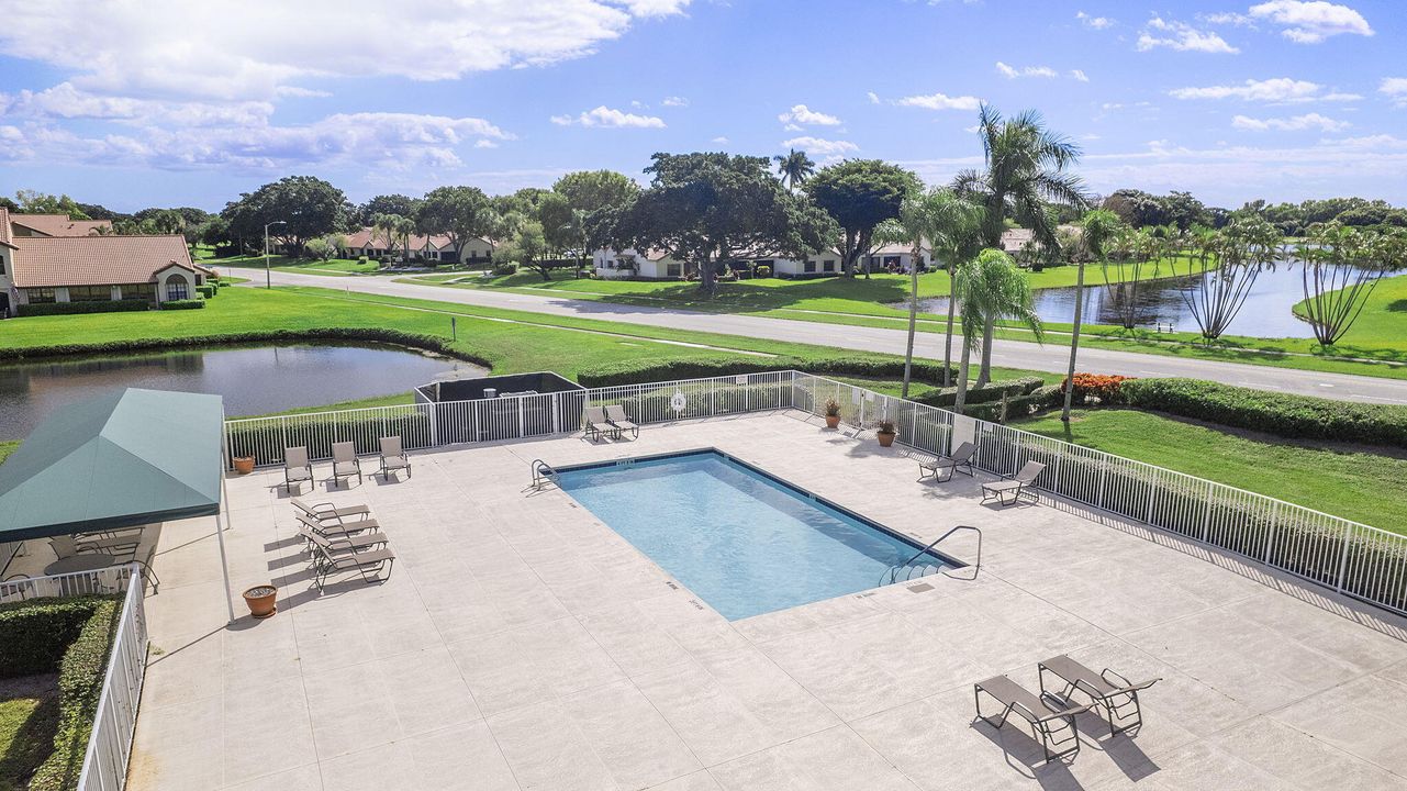 For Sale: $335,000 (2 beds, 2 baths, 1062 Square Feet)